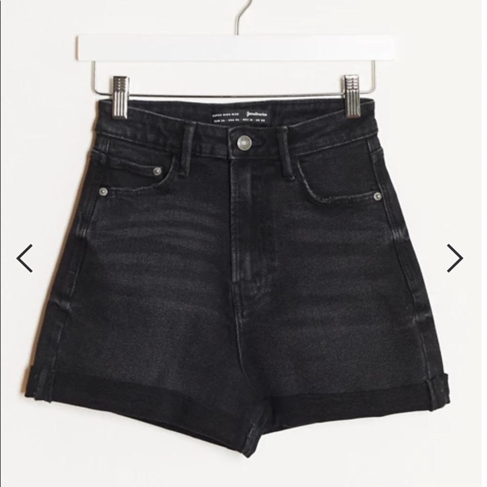 NWOT Stradivarius shorts